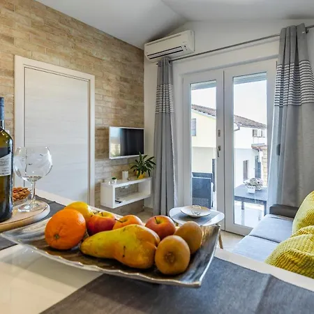 Апартаменты Denis 2 *