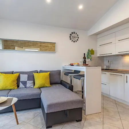 Апартаменты Denis 2 Медулин