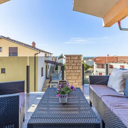 Denis 2 Апартаменты *